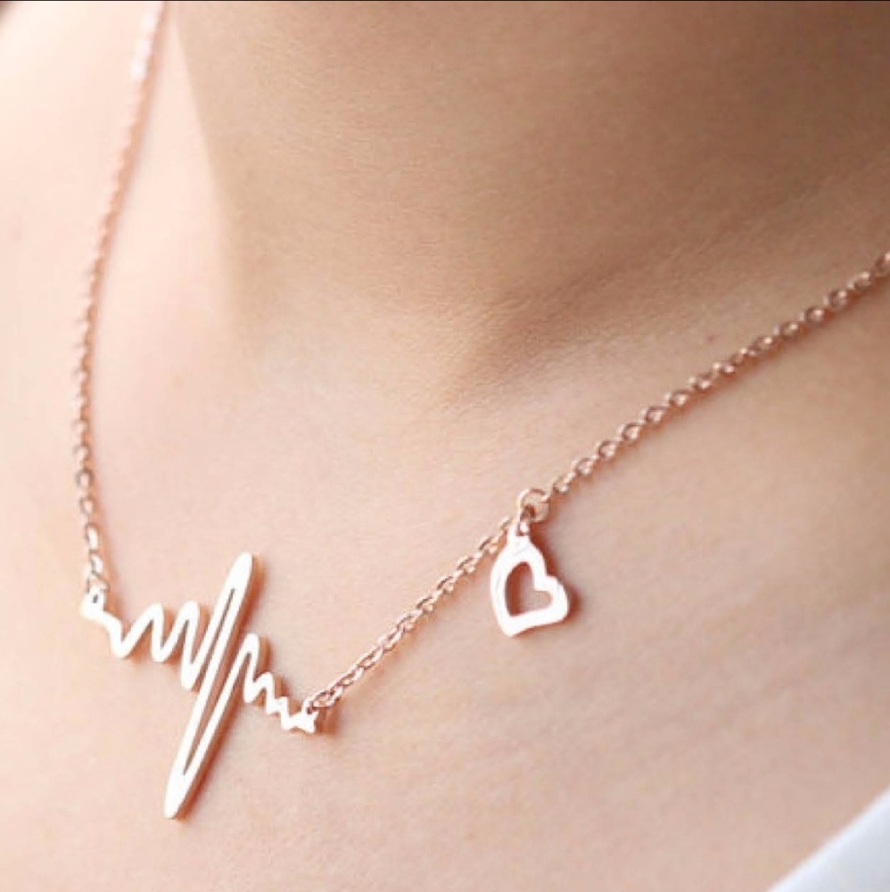 Heartbeat necklace w heart charm